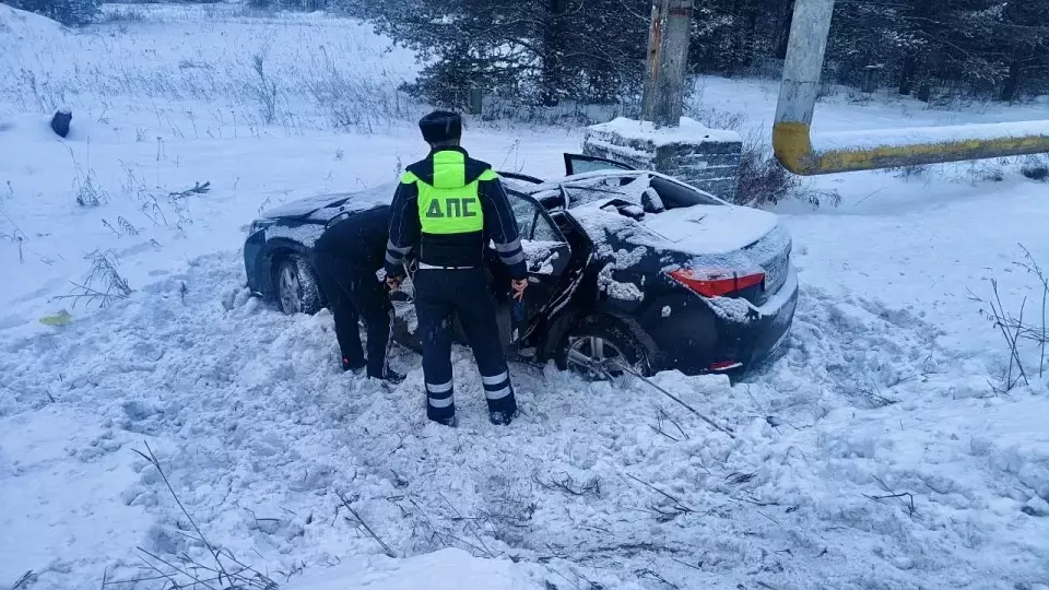 «Не учел зимнюю дорогу на первом же выезде»: начинающий водитель в первый день с правами попал в ДТП с матерью в салоне