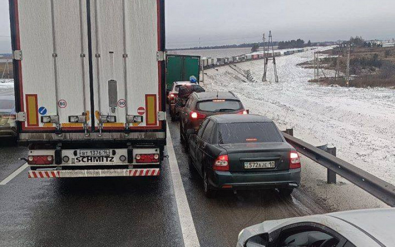 ДТП на трассе Р-242: движение к Перми полностью перекрыто