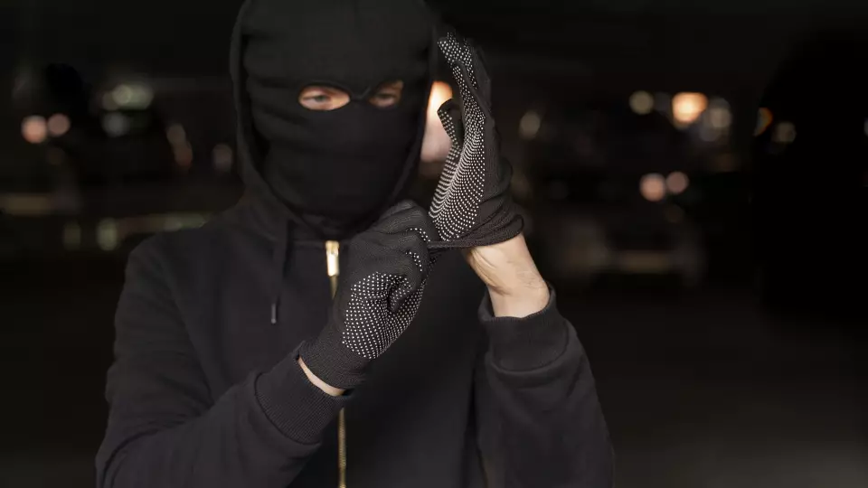 Грабителя в Качканаре выдал паспорт, забытый на месте преступления