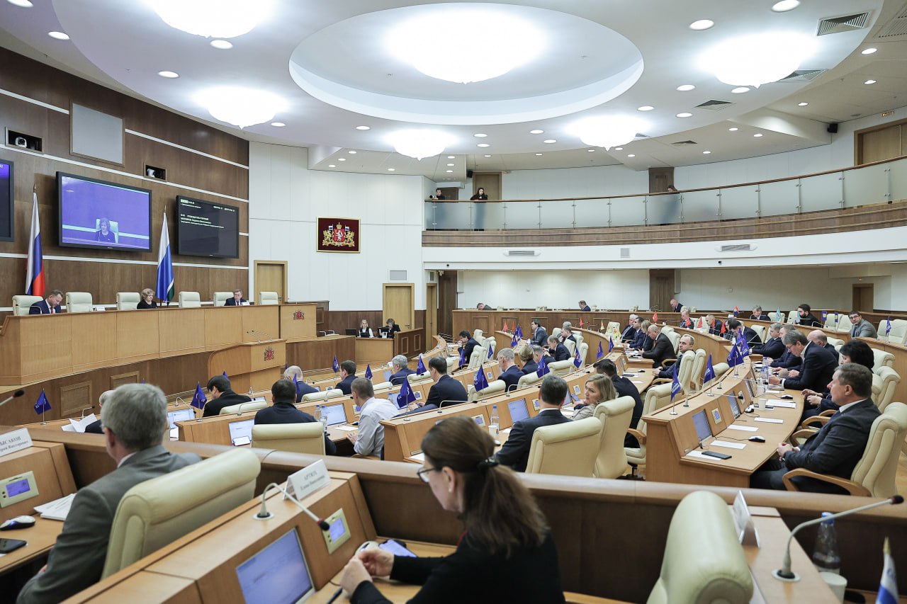 Свердловские депутаты продолжают контролировать исполнение закона о противодействии коррупции