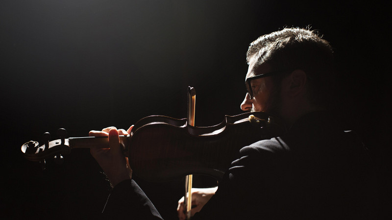 Дмитрий Дюжев, Зара и оркестр МВД выступят в Екатеринбурге на концерте в честь героев СВО