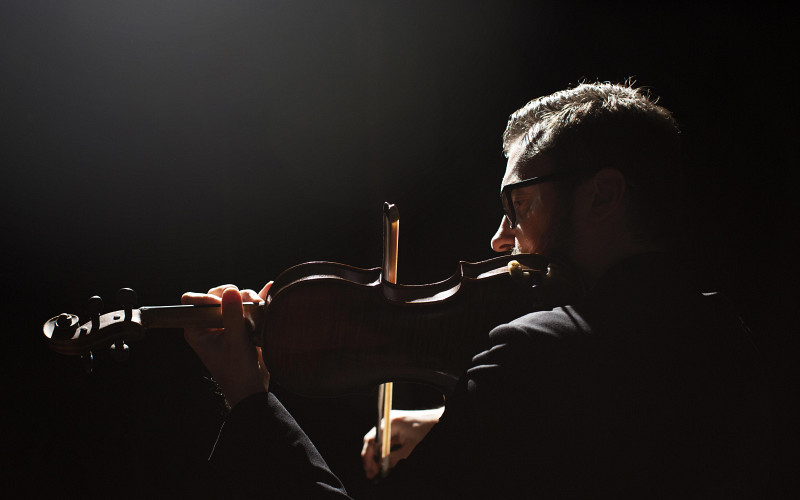 Дмитрий Дюжев, Зара и оркестр МВД выступят в Екатеринбурге на концерте в честь героев СВО