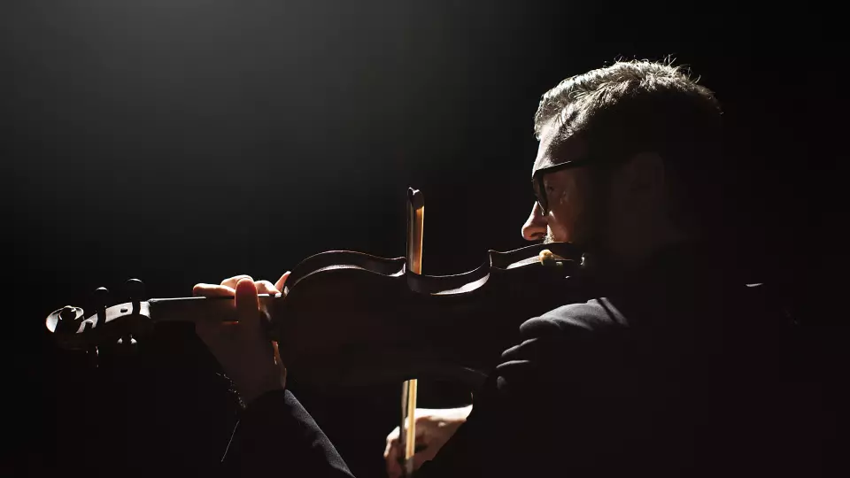 Дмитрий Дюжев, Зара и оркестр МВД выступят в Екатеринбурге на концерте в честь героев СВО