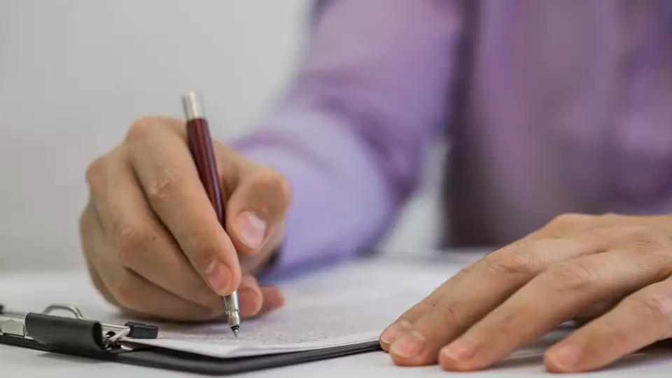 Достали с того света: умерший жилец «проголосовал» за смену УК в Сухом Логу