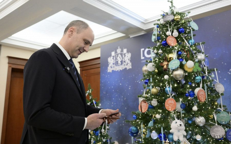 Денис Паслер под Новый год исполнит мечты двух юных свердловчан