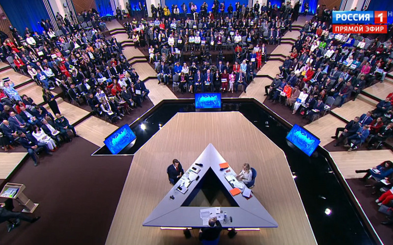 Путин: нужно, чтобы рождение ребёнка стало модным, чтобы люди понимали счастье материнства и отцовства