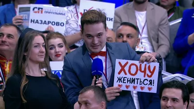 Журналист ОТВ сделал предложение своей девушке на прямой линии. Она сказала - ДА!