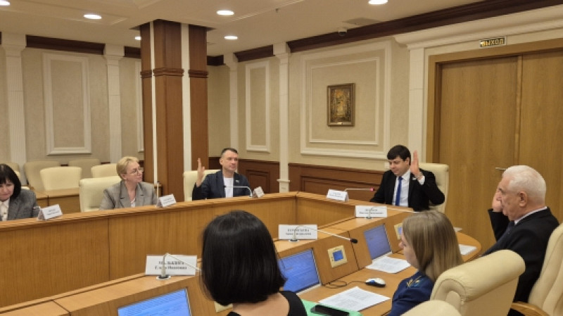 За свердловскими госслужащими будут сохранять места на время прохождения службы в ВС РФ