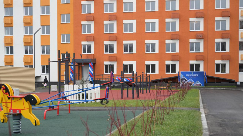 Более тысячи детей-сирот встретят Новый год в собственных квартирах в Свердловской области