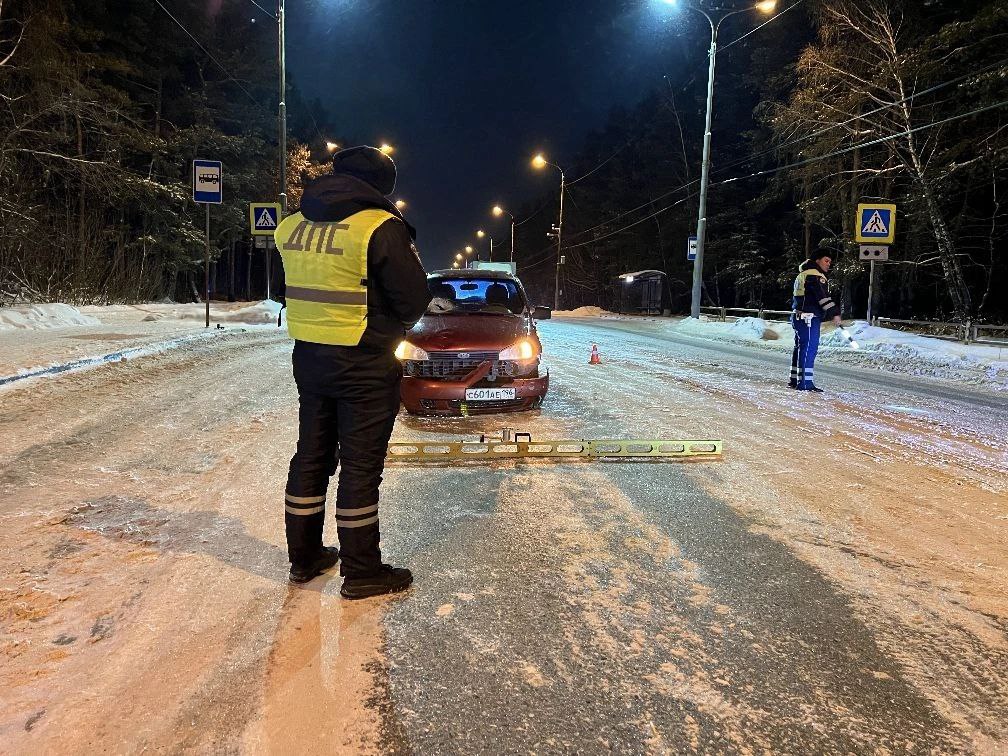 Женщина попала под колёса «Лады» на пешеходном переходе в Каменске-Уральском