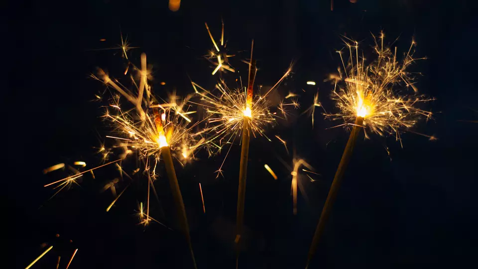 В Удмуртии мужчина запустил фейерверк на 100 залпов в гостиной