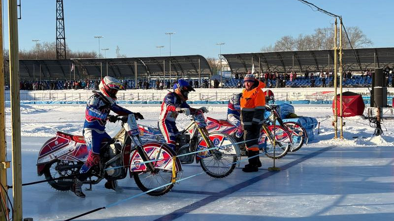 Каменск-Уральский принимает командный чемпионат России по ледовому спидвею