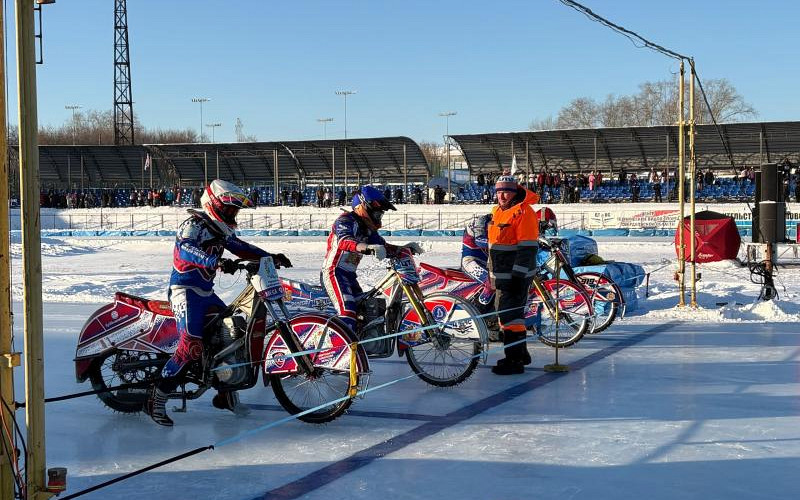 Каменск-Уральский принимает командный чемпионат России по ледовому спидвею