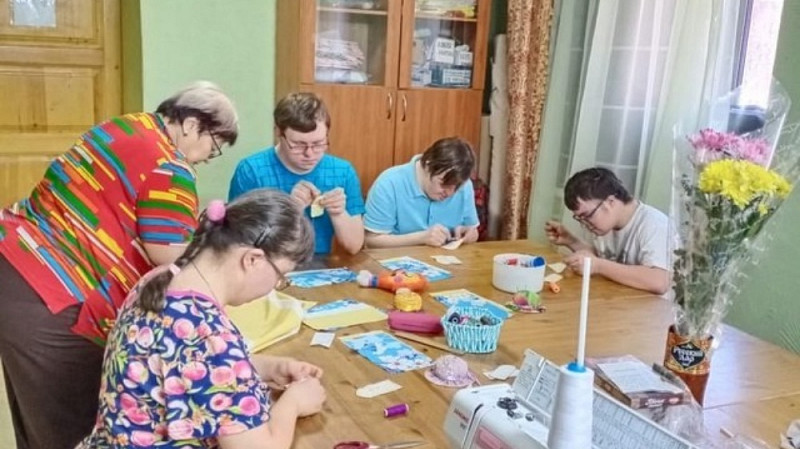 «Добрые мастерские» помогают молодёжи с ментальными нарушениями получить профессию
