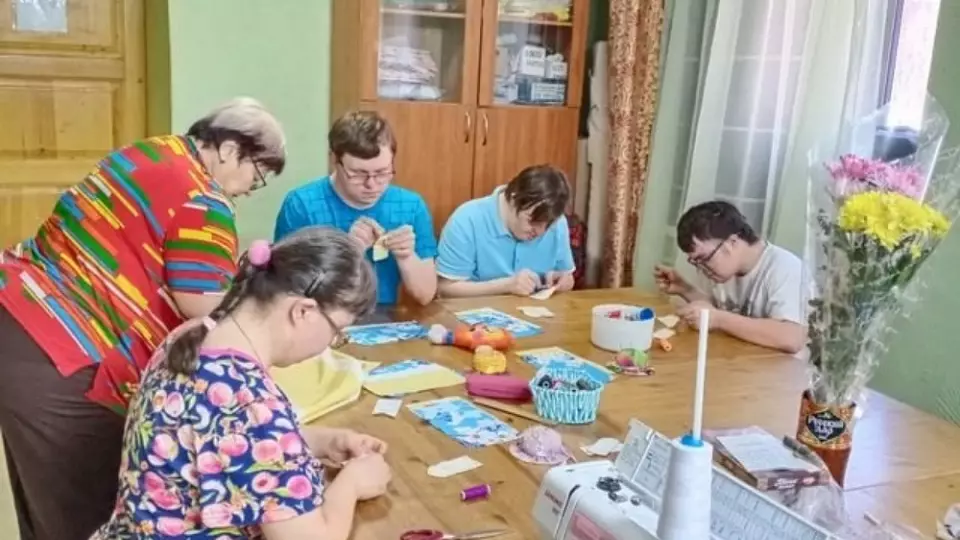 «Добрые мастерские» помогают молодёжи с ментальными нарушениями получить профессию