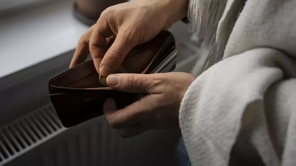 Идея лишить тунеядцев пенсии нереалистична и противоречит Конституции