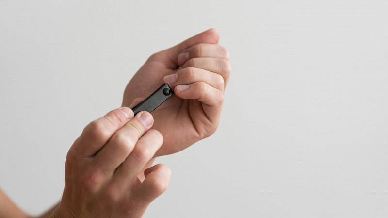 Откусывание заусенцев и другие самоповреждения могут быть вызваны стрессом