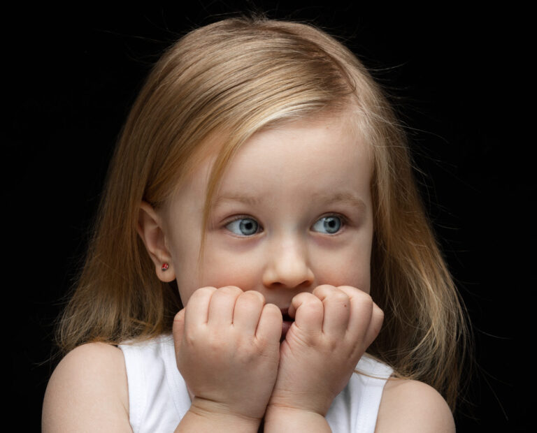 Плевали в еду и оскорбляли: школьница подверглась жёсткой травле в Новосибирске