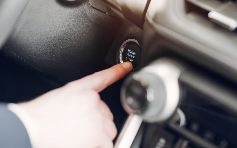 Слесарь в Верхней Пышме угнал служебную машину, чтобы съездить за сигаретами