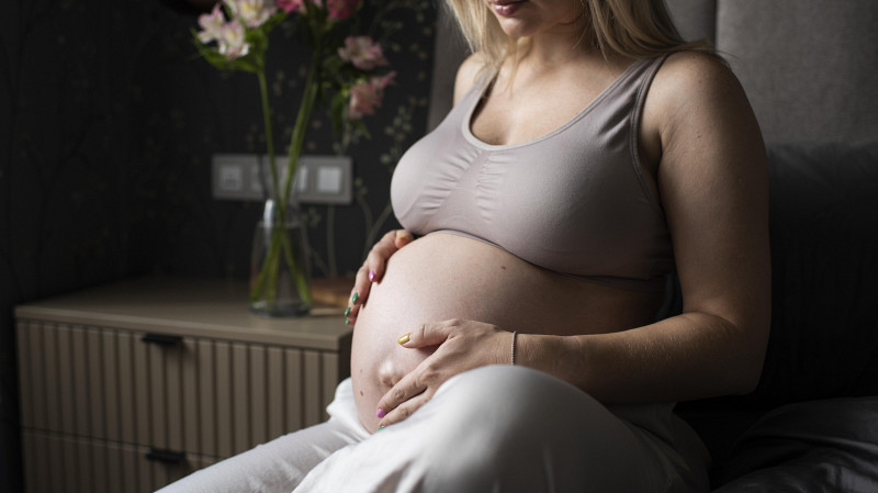 Блогер в Челябинске встречает одиноких мам из роддома