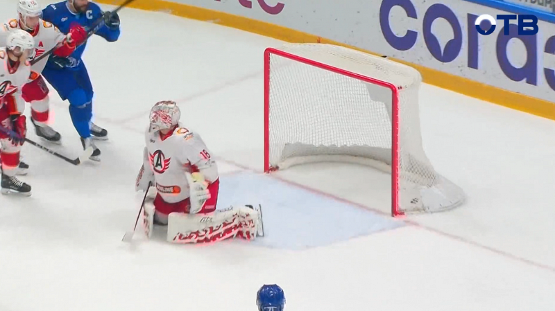 «Автомобилист» одержал победу над «Барысом» со счетом 4:1