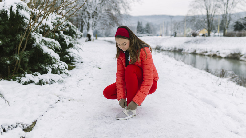Врач-травматолог дал рекомендации, как не упасть на дороге в гололёд