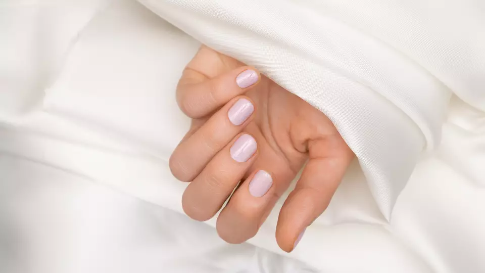 Мастер маникюра назвала главные тренды 2026 года: ухоженность и минимализм
