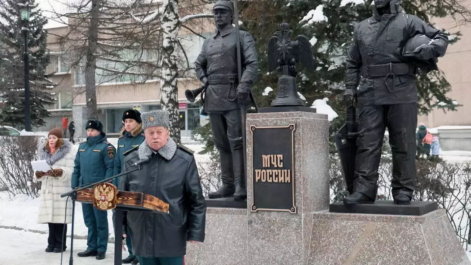 Памятник уральским спасателям и пожарным открыли в Нижнем Тагиле