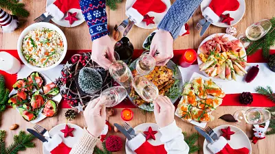 Врач рассказала, что спасет от дискомфорта в животе после новогоднего застолья