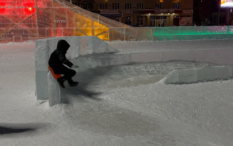 Прокуратура проверяет безопасность ледяных горок в Каменске-Уральском