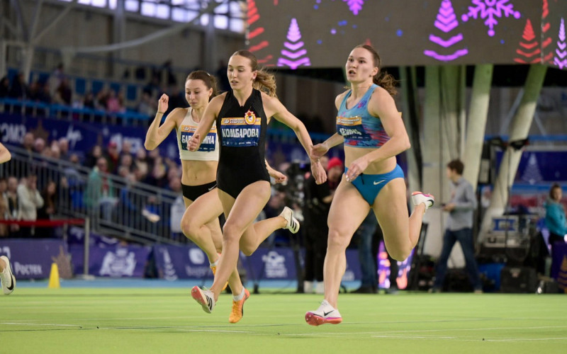 200 атлетов борются за медали на «Рождественских стартах»