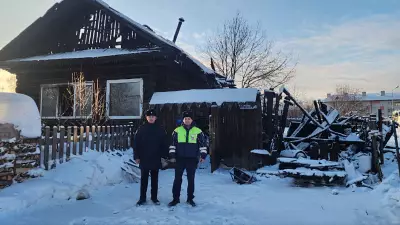 Полицейские спасли пожилых из пожара в посёлке Шаля