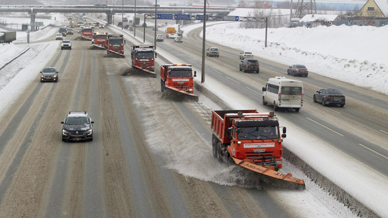 251 единица техники очищала региональные дороги от снега в минувшие сутки