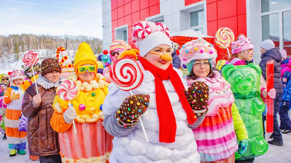 Превратиться в новогоднюю сладость предлагают участникам фестиваля в Каменске-Уральском