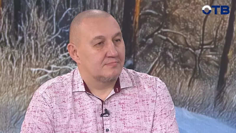 Прорубь как бассейн. Кто и зачем плавает в ледяной воде?