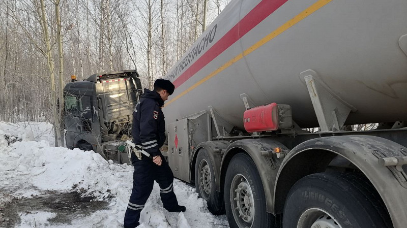На трассе под Серовом перевернулась «Ситрак» с пропаном