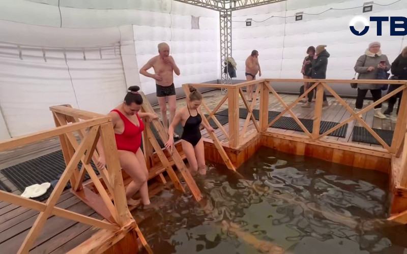 Врач объяснил, что делать при неконтролируемой дрожи после купания в проруби