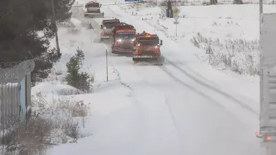 238 единиц техники устраняют последствия снегопада на свердловских дорогах