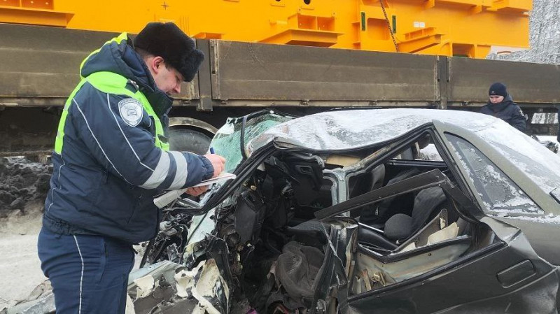 Водитель погиб при столкновении с грузовиком, пытаясь обогнать на трассе «Екатеринбург – Тюмень»