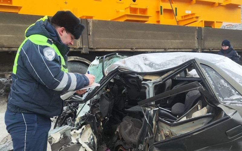 Водитель погиб при столкновении с грузовиком, пытаясь обогнать на трассе «Екатеринбург – Тюмень»