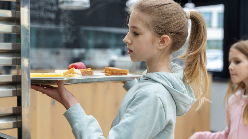 Чаще всего в школьных столовых Свердловской области нарушают правила хранения продуктов