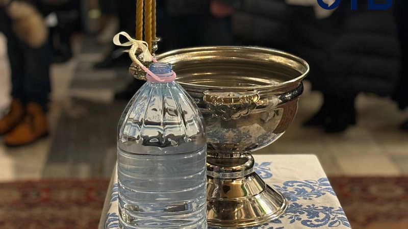 Священники объяснили, что делать с прошлогодней крещенской водой