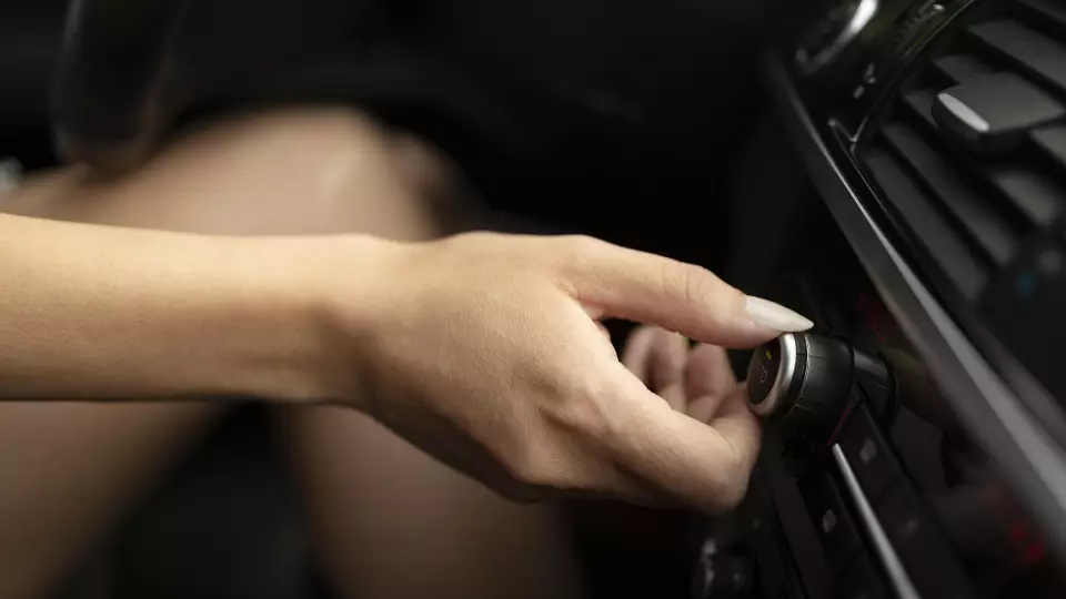 Как завести машину в мороз и избежать штрафа за долгий прогрев