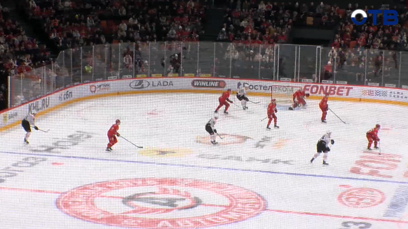 Команда «Авангард» победила «Автомобилист» в овертайме КХЛ со счетом 2:1 в Екатеринбурге