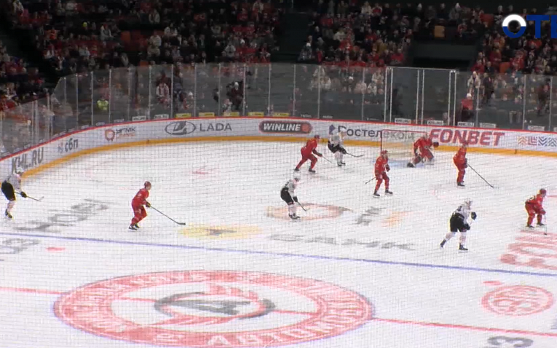 Команда «Авангард» победила «Автомобилист» в овертайме КХЛ со счетом 2:1 в Екатеринбурге