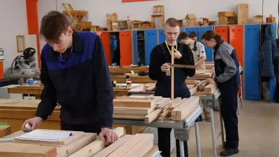 Денис Паслер поздравил уральцев с Днём российского студенчества