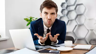 Более половины россиян не готовы терпеть токсичного начальника