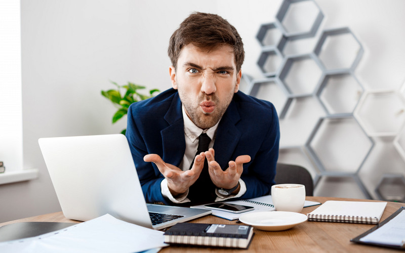 Более половины россиян не готовы терпеть токсичного начальника