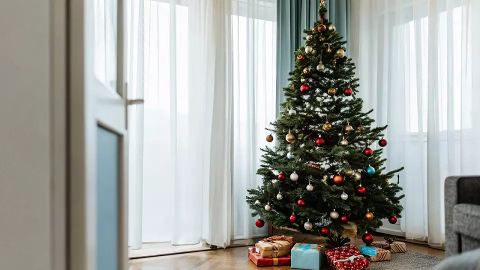 Новогодний декор можно убрать уже после Китайского Нового года