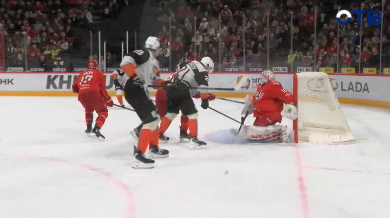 Автомобилист обыграл Амур со счетом 4:2 и набрал 11 очков в домашней серии КХЛ